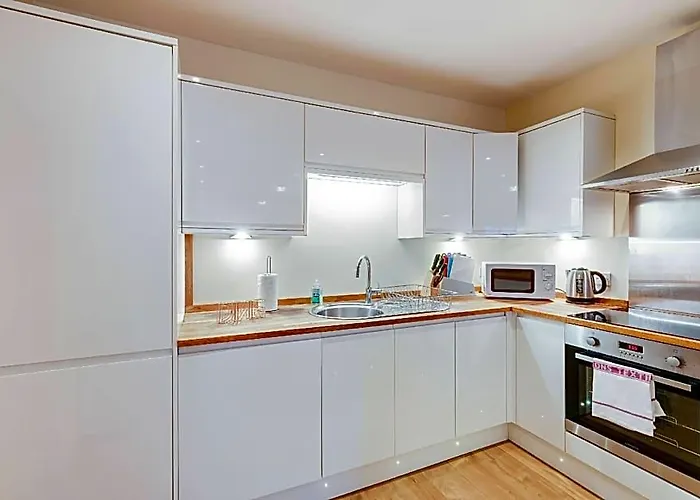 3 Bedroom Apt. 04 + Parking In Maidenhead