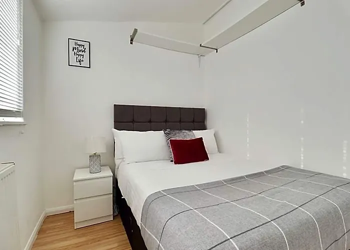 Skyvillion - Valley Way - 3Bed House In Stevenage