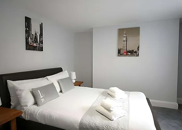 Friary House Serviced Apartments By Roomsbooked - 24Hr Reception