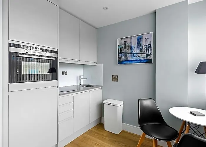 Luxurious One Bedroom Apartment In Bond Street
