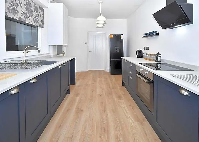 Stunning 3 Bed With Ultra Modern Kitchen, Book Now