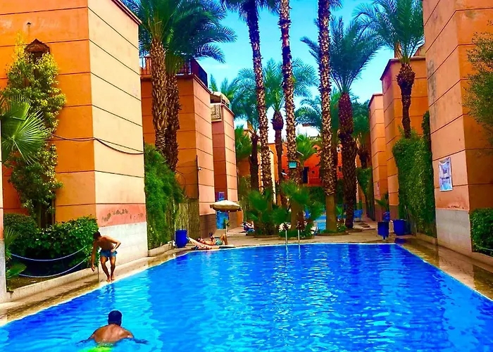 Riad Kamal de luxe avec jacuzzi et trois piscines au cœur de Marrakech