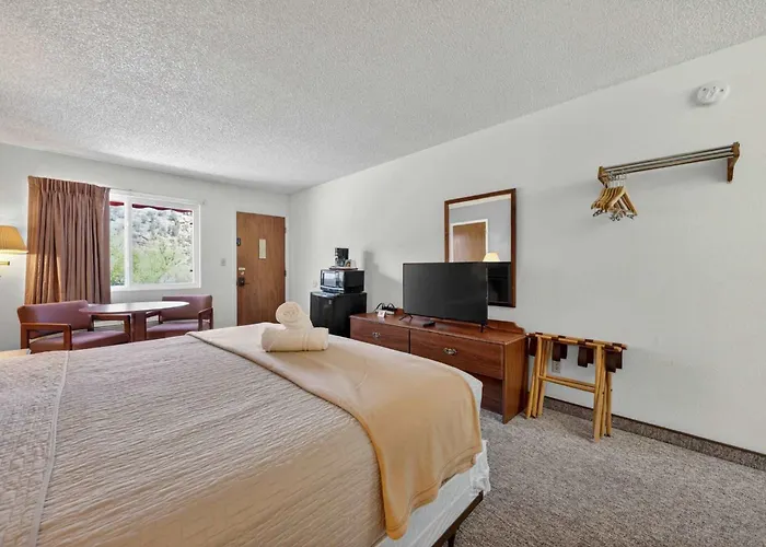 Eagle Motel Suite 225