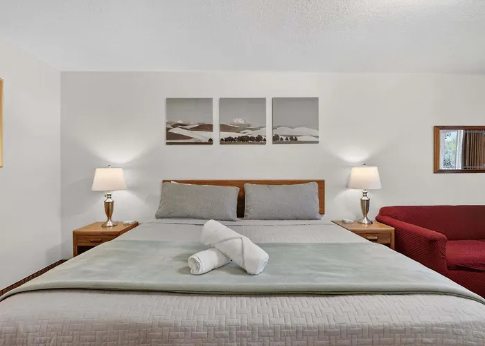 Eagle Motel Suite 107