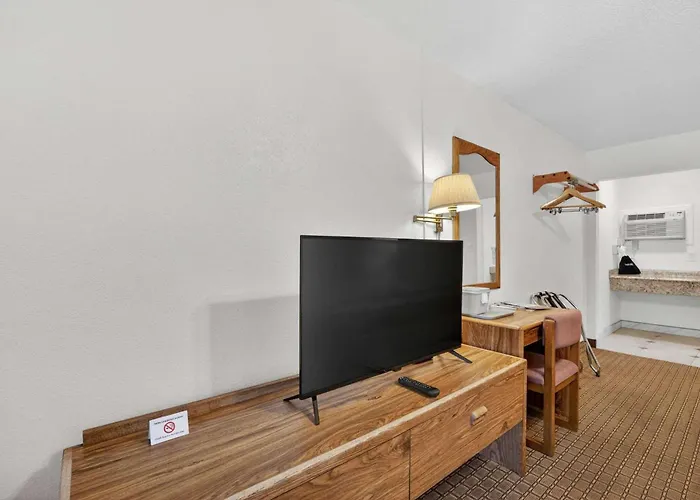 Eagle Motel Suite 107