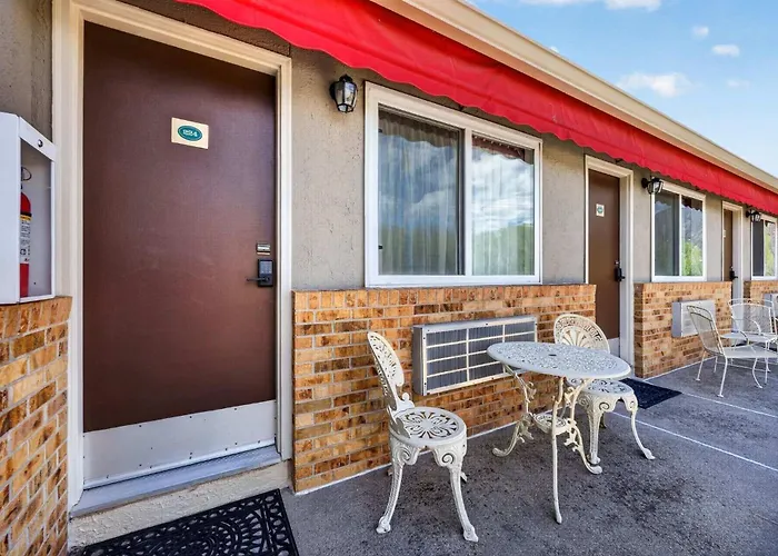 Eagle Motel Suite 224