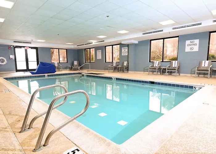 Family resorts Holiday Inn Express Richmond Airport By Ihg