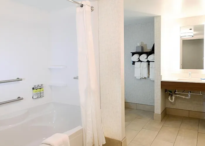 Family resorts Holiday Inn Express Richmond Airport By Ihg