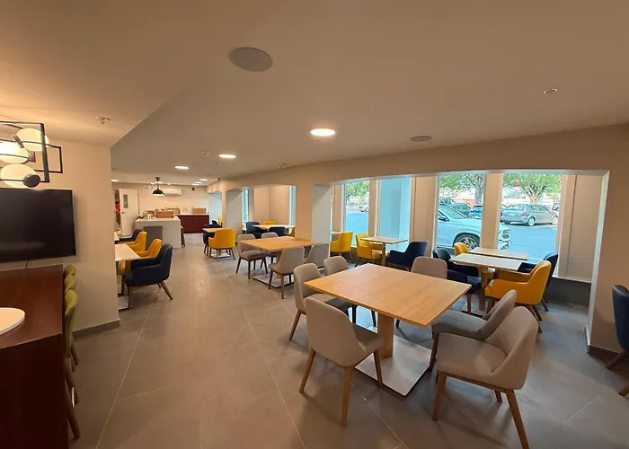 Hotel Penticton, Independent