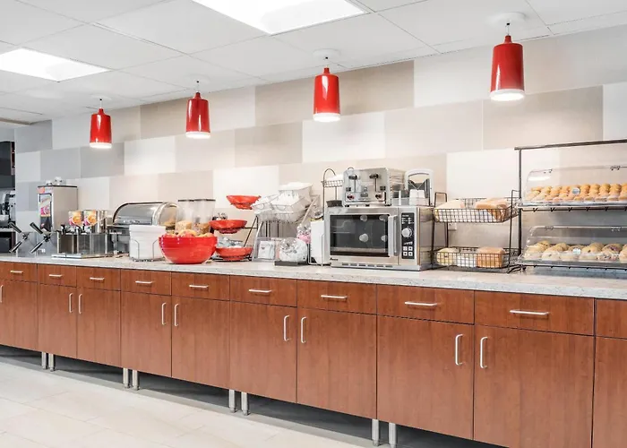 Ramada By Wyndham Minneapolis Golden Valley