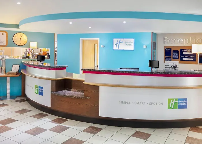 Holiday Inn Express Poole By Ihg