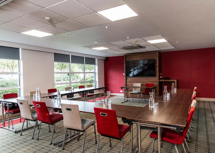 Holiday Inn Express Glasgow Airport By Ihg