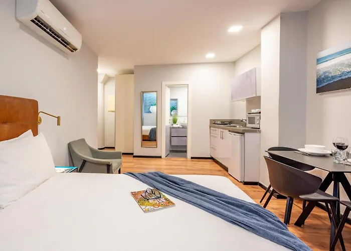 5 star hotels Sea Land Suites