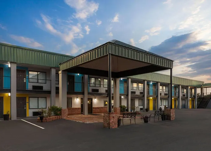 Days Inn By Wyndham Natchitoches