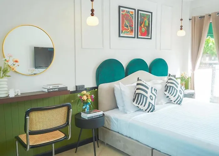 Isara Boutique And Cafe