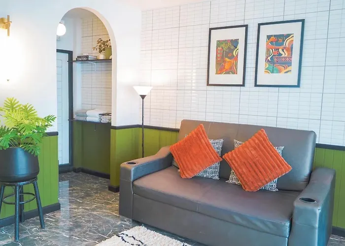 Isara Boutique And Cafe