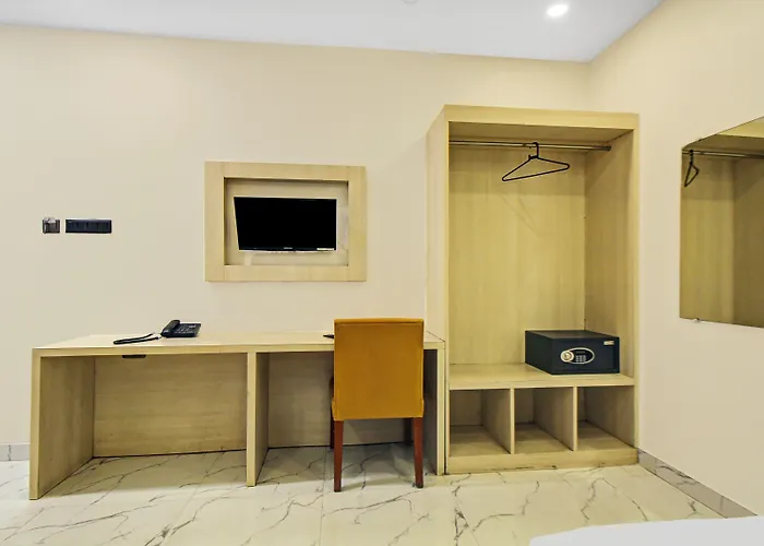 Itsy Hotels Transit Express Near Sealdah Station