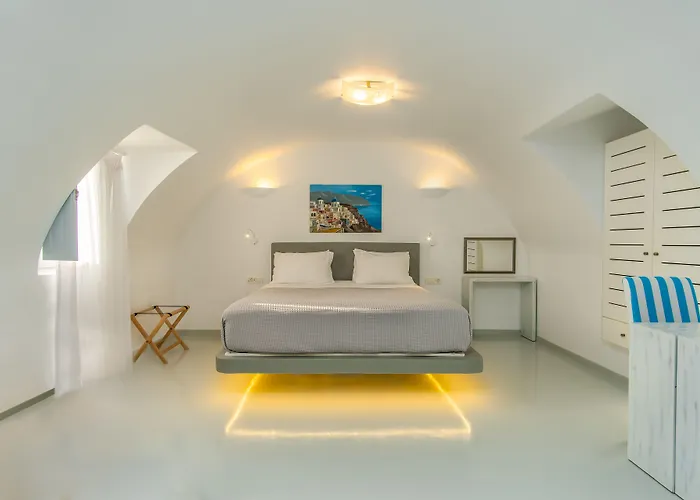 Central Fira Suites