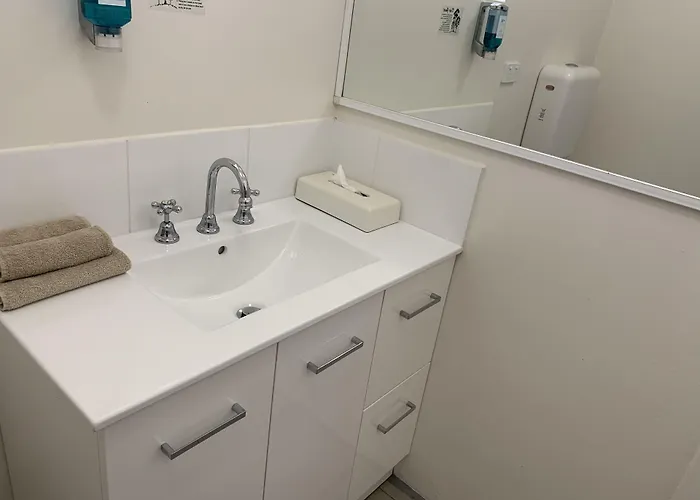 Adina Place Motel Apartments