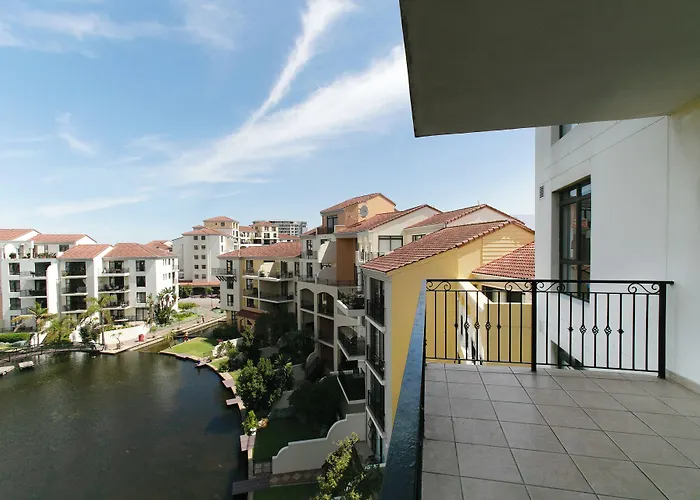 Island Club & Apartments