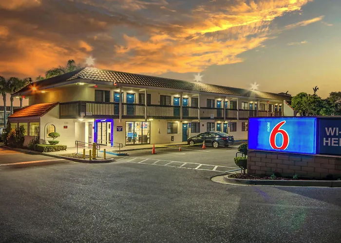 Motel 6-, Ca