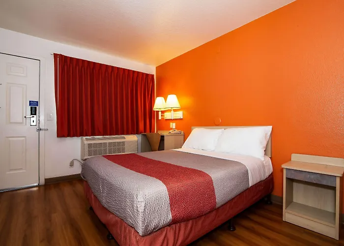 Motel 6-, Ca - East - Palm Canyon
