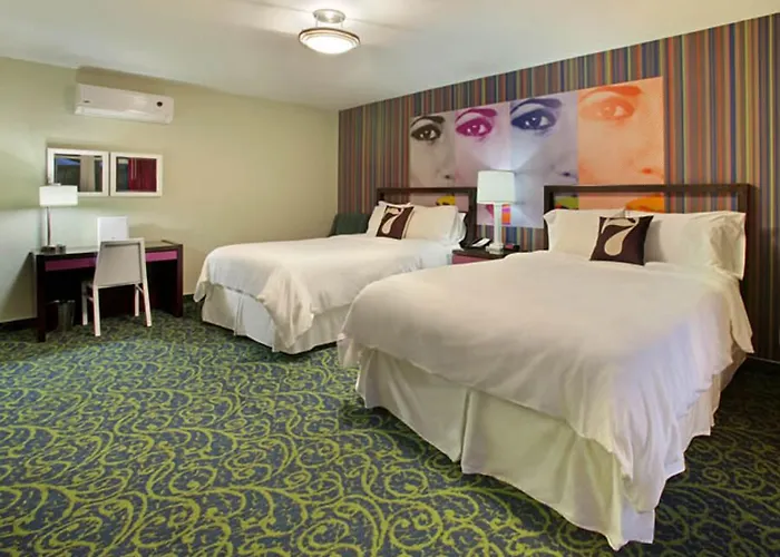 Hotels with pool 7 Springs Inn & Suites