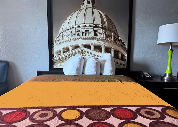 Super 8 By Wyndham Meridian