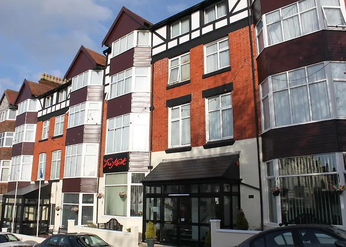 Hotel with view: Ascot Hotel