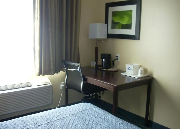 Days Inn & Suites By Wyndham Ozone Park/Jfk Airport