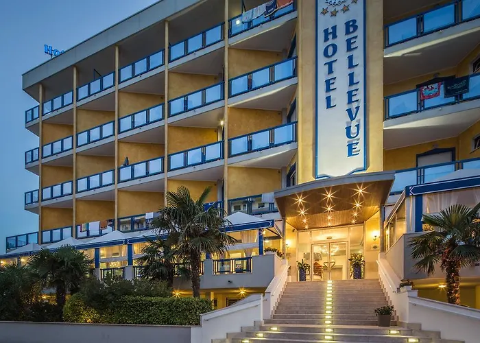 Hotels with pool Bellevue