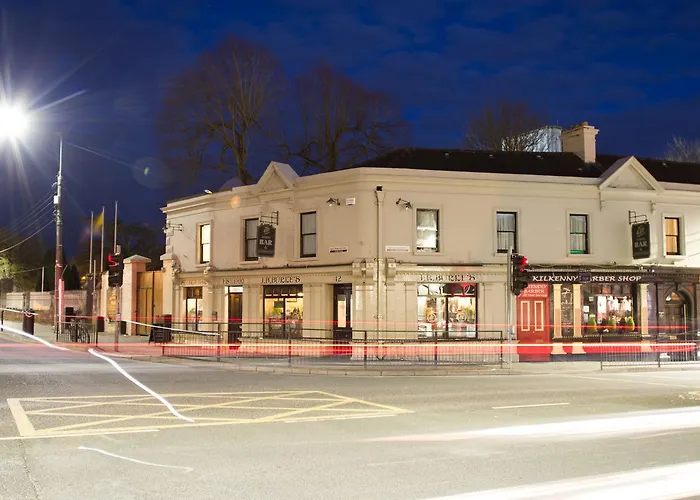 Guest house: Jbs Bar & Guest Accommodation