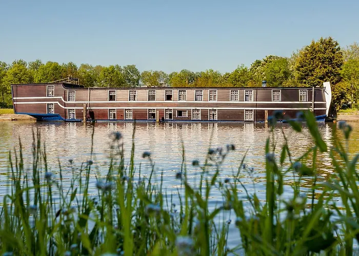 Boat Hotel De Barge