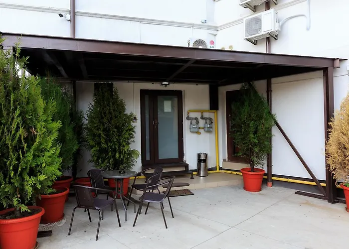 Corner Center Rental