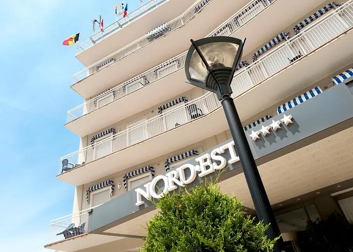 Hotel sulla spiaggia: Hotel Nord Est