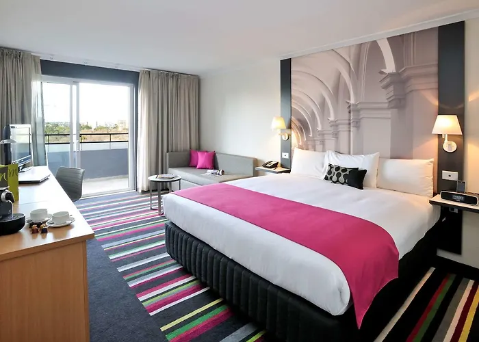 Mercure Melbourne Treasury Gardens