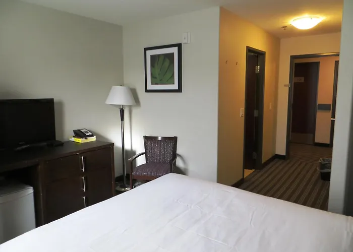 Super 8 By Wyndham Saskatoon Near Downtown
