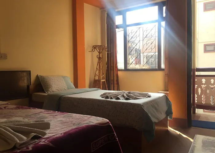 Hotel cerca del colegio: Hotel Yala Peak