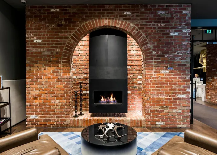 Hotel with pool: Wrap On Southbank