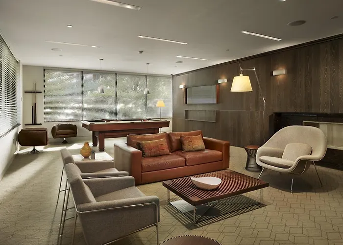 Airport Hotel: Aka White Plains