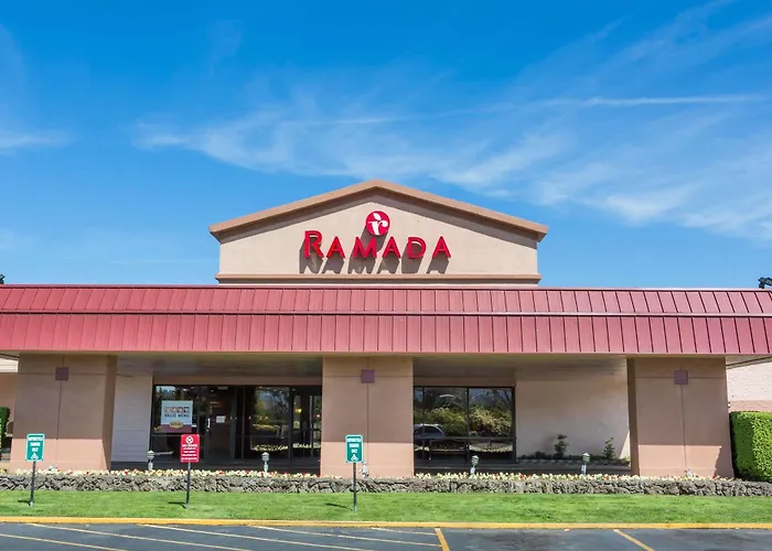 Ramada By Wyndham Medford Hotel & Conference Center