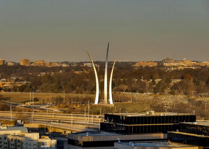 Global Luxury Suites Near Pentagon City