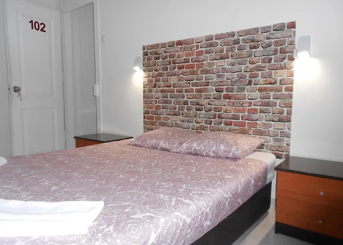 Crescent Rooms