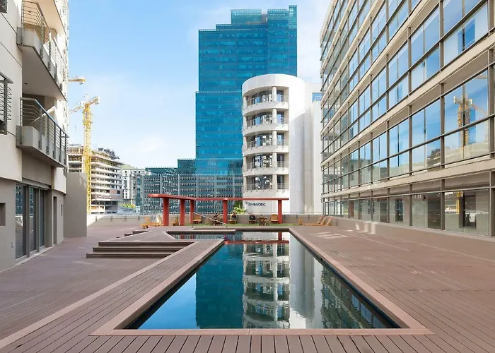 Hotel with pool: Icon Luxury Apartments