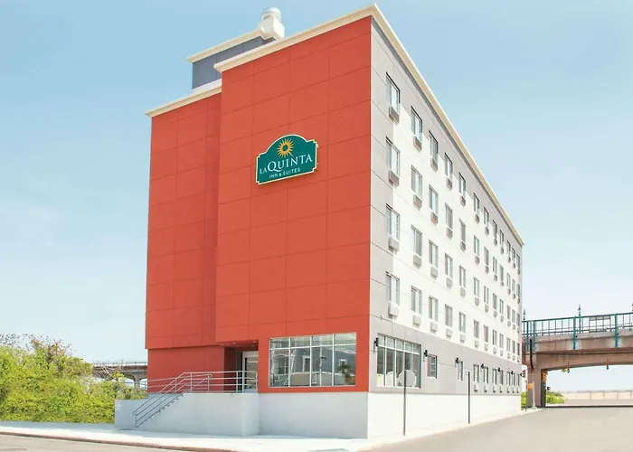 La Quinta Inn & Suites Far Rockaway - Beach
