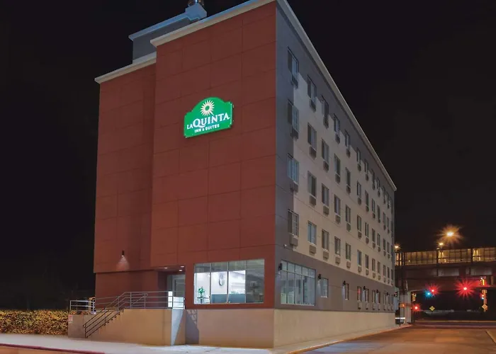 La Quinta Inn & Suites Far Rockaway - Beach