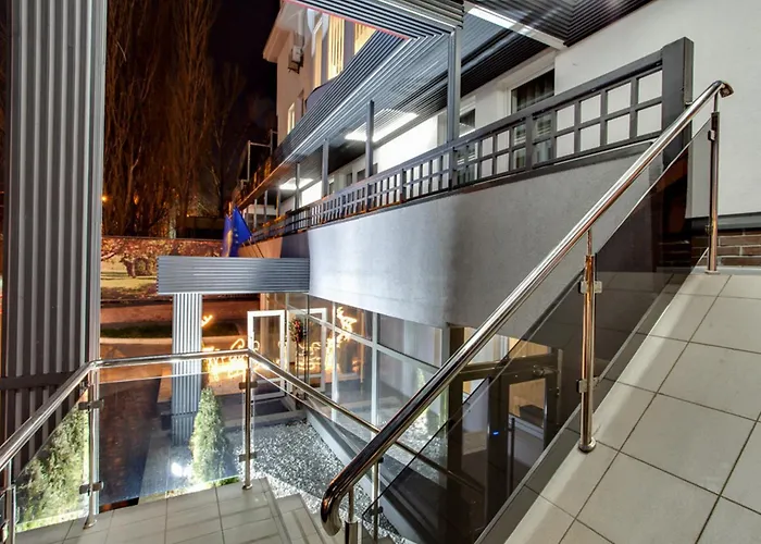 Twin Apart Hotel