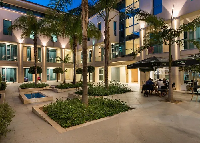 Trianon Luxury Apartments & Suites