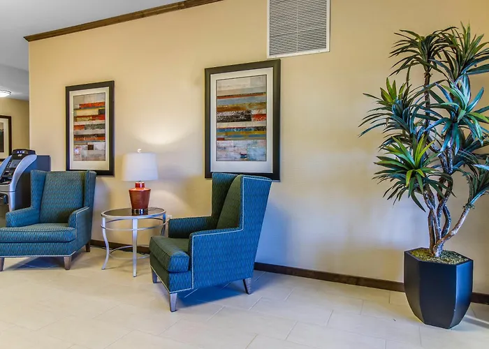 Pet Friendly hotel: Mainstay Suites Watford City - Event Center