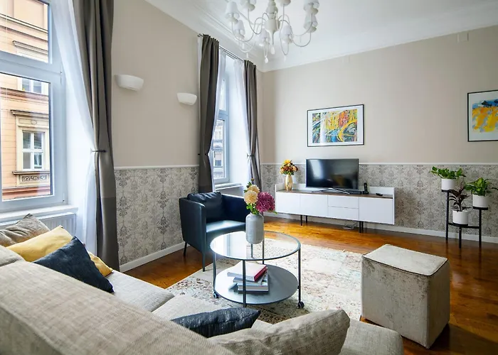 Hotel near College: Markiz Luxury Apartments